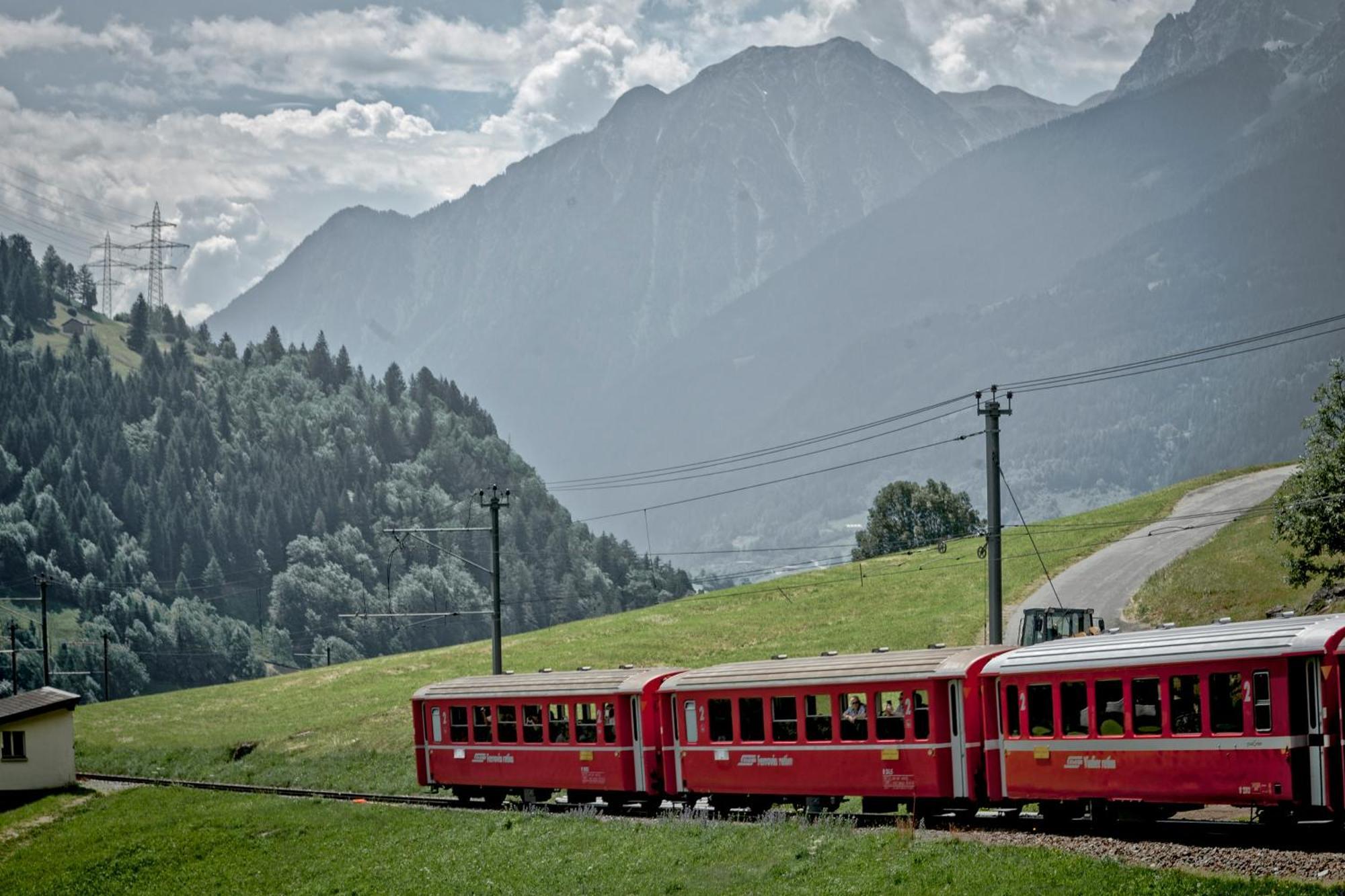 Ristorante Pensione Chalet Stazione Poschiavo Eksteriør billede