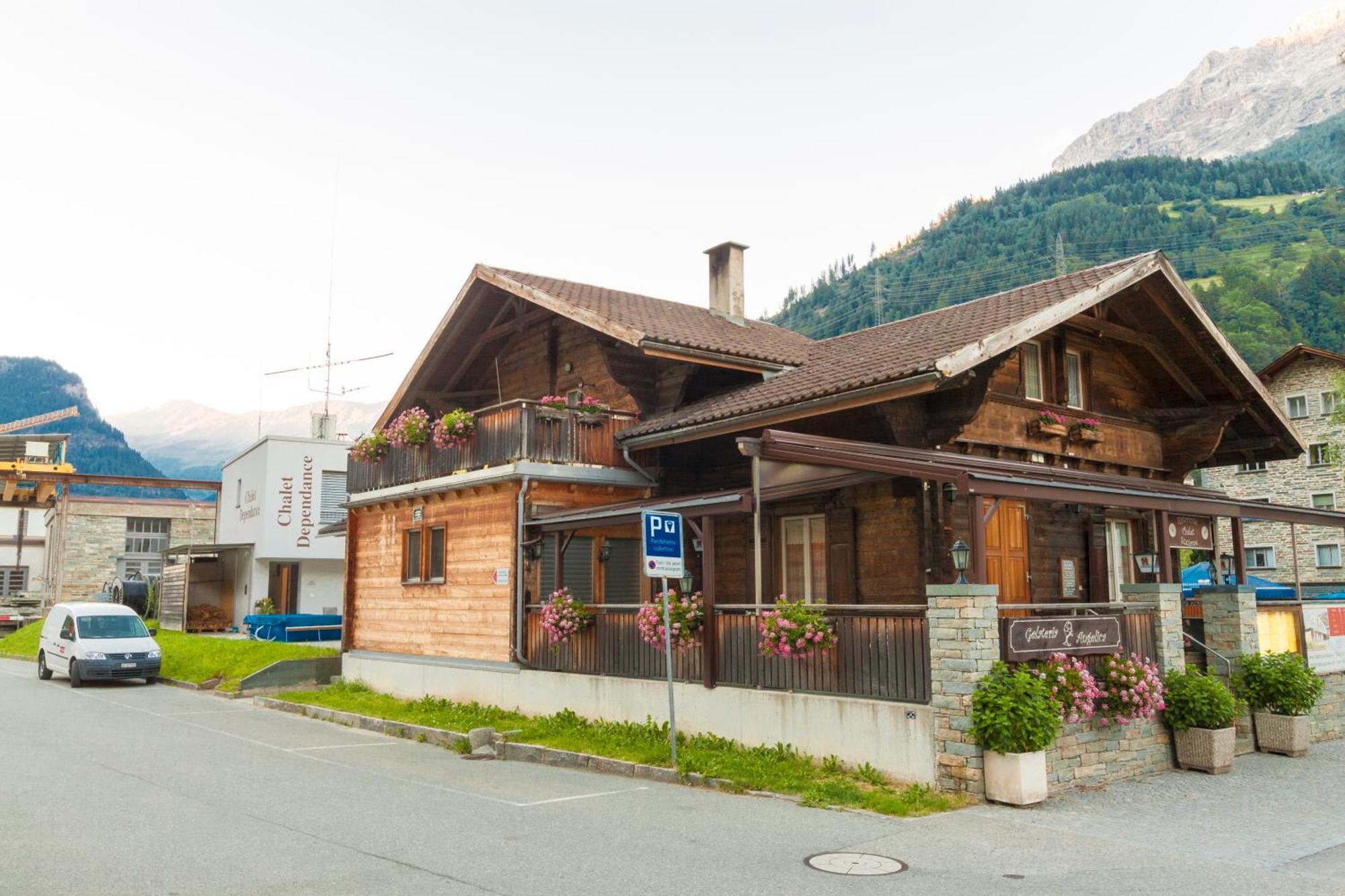 Ristorante Pensione Chalet Stazione Poschiavo Eksteriør billede