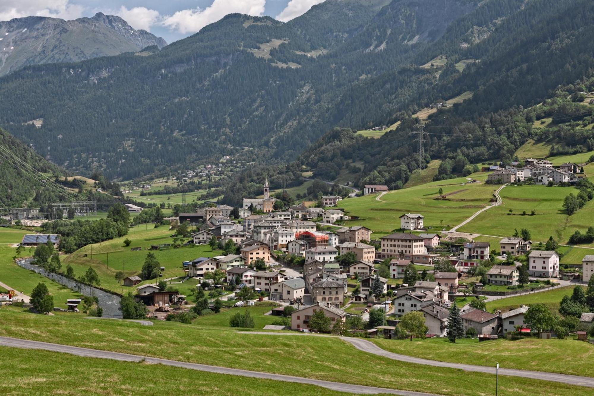 Ristorante Pensione Chalet Stazione Poschiavo Eksteriør billede