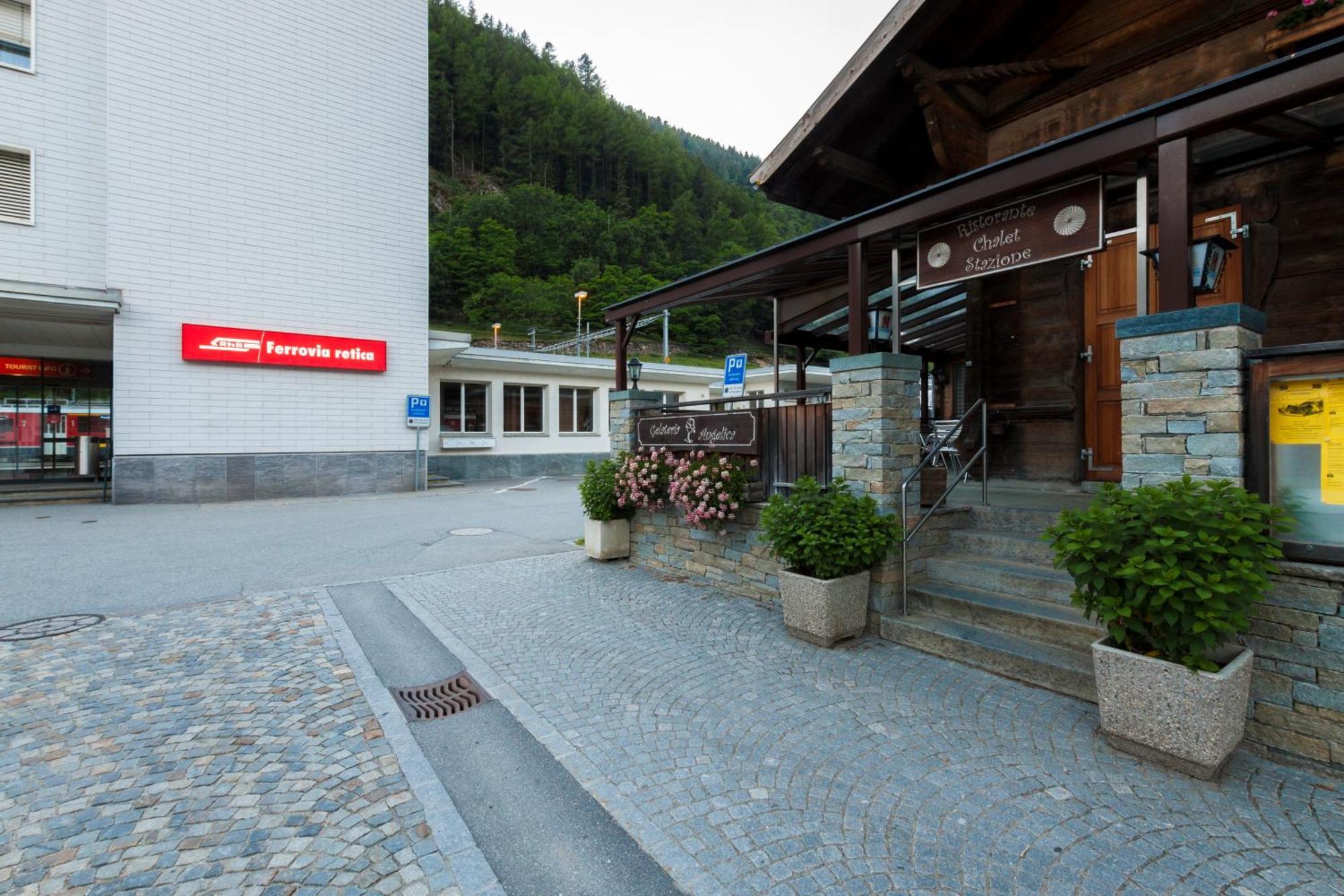 Ristorante Pensione Chalet Stazione Poschiavo Eksteriør billede