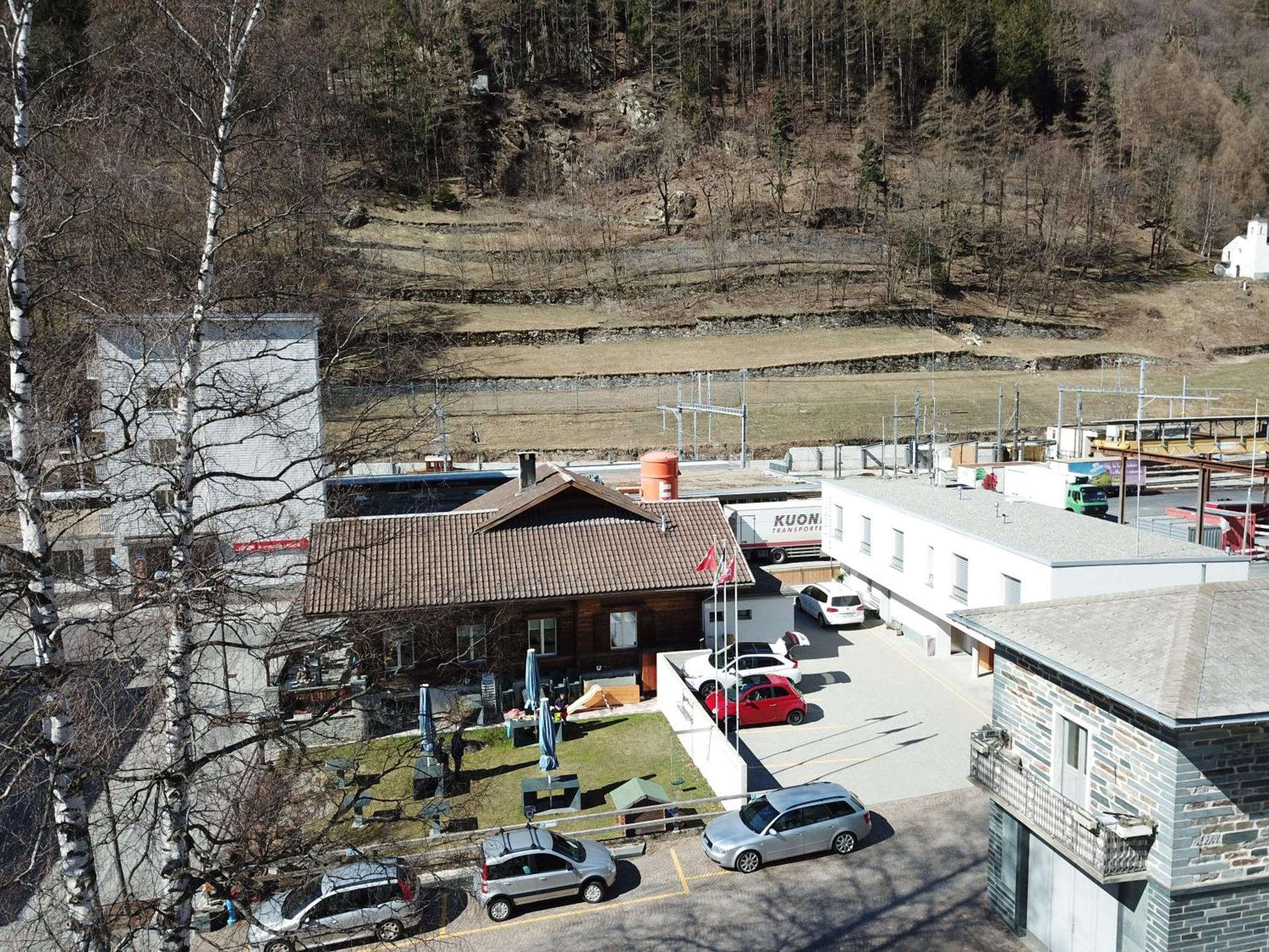 Ristorante Pensione Chalet Stazione Poschiavo Eksteriør billede