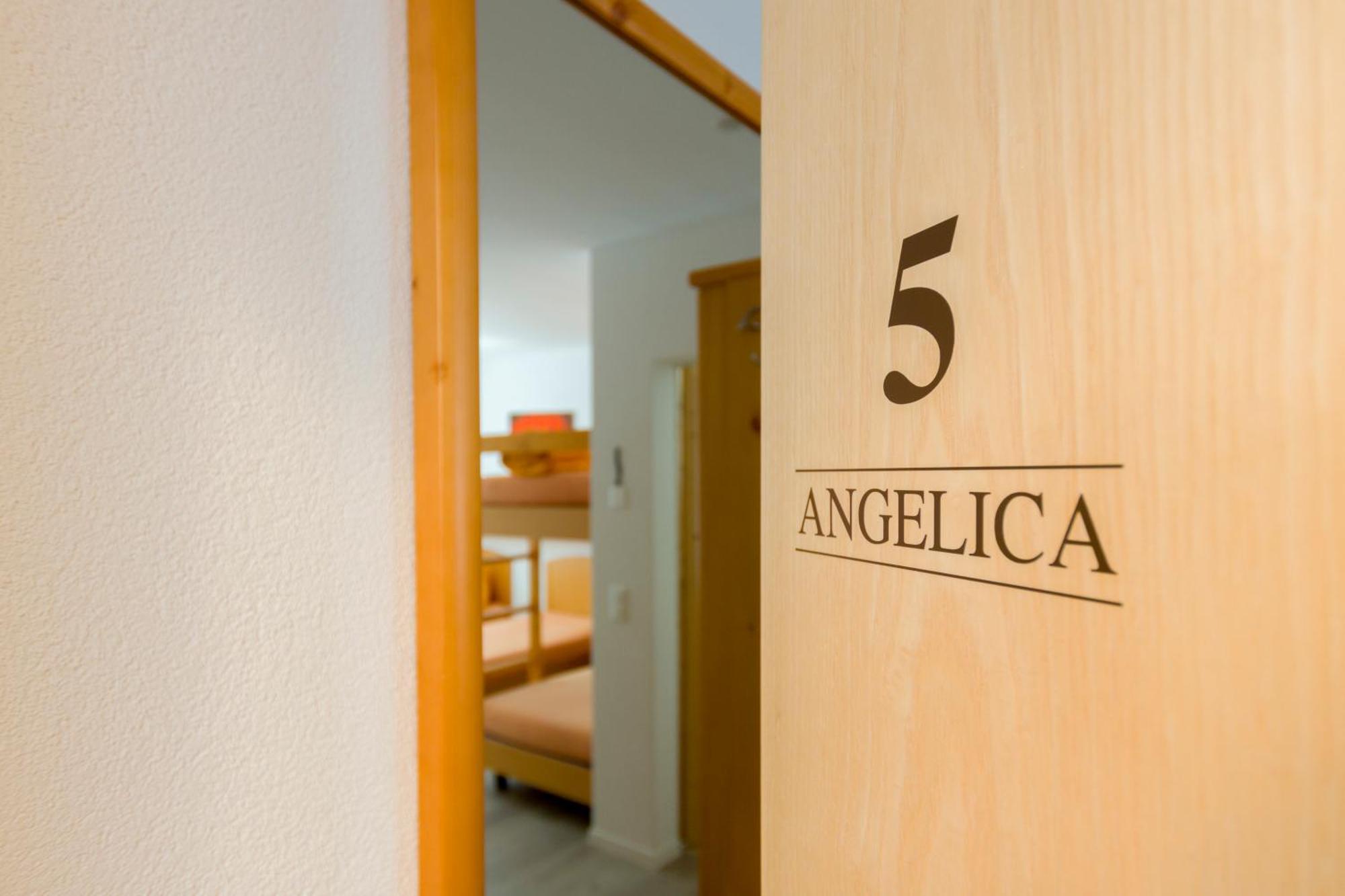 Ristorante Pensione Chalet Stazione Poschiavo Eksteriør billede