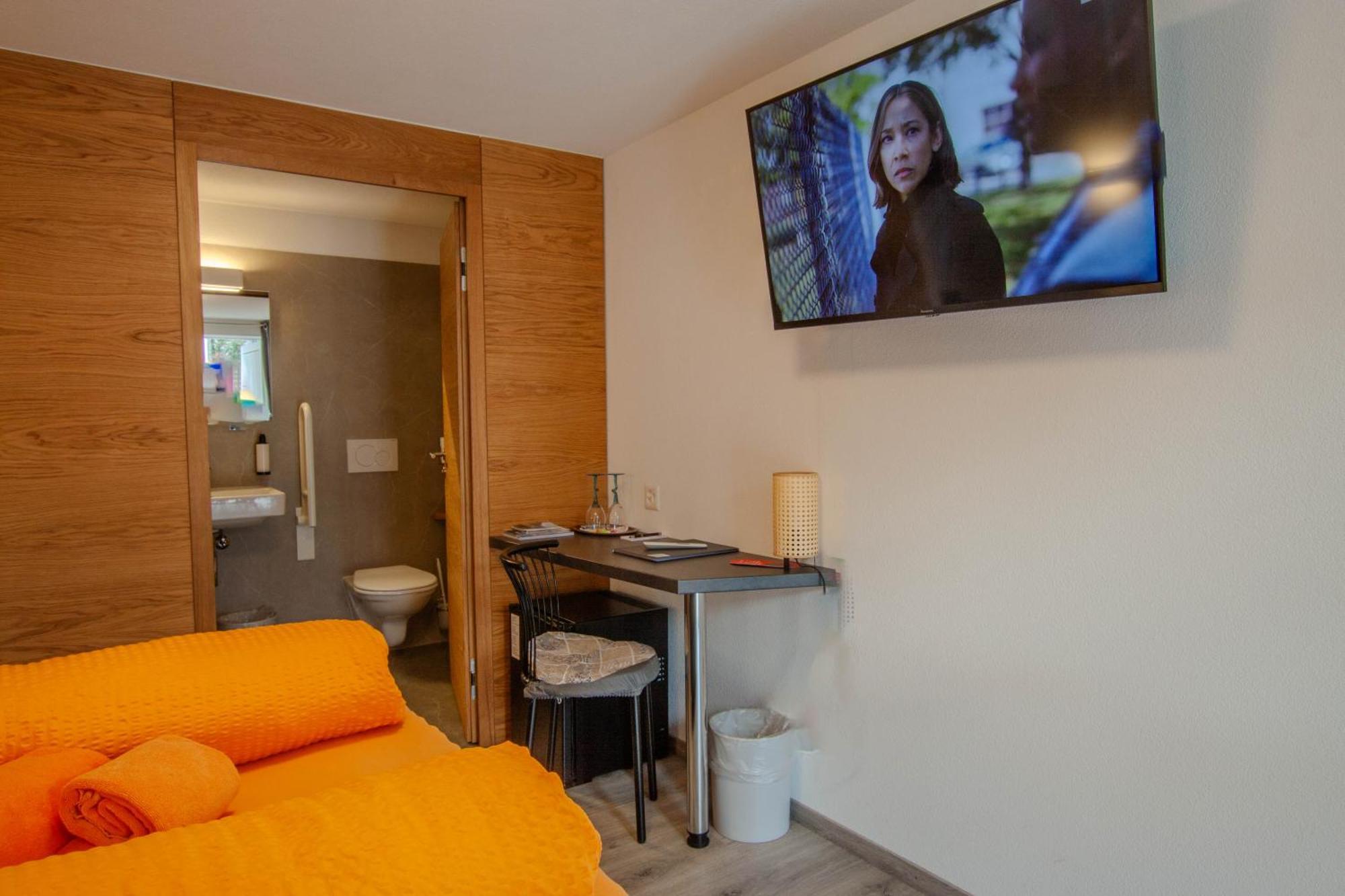 Ristorante Pensione Chalet Stazione Poschiavo Eksteriør billede