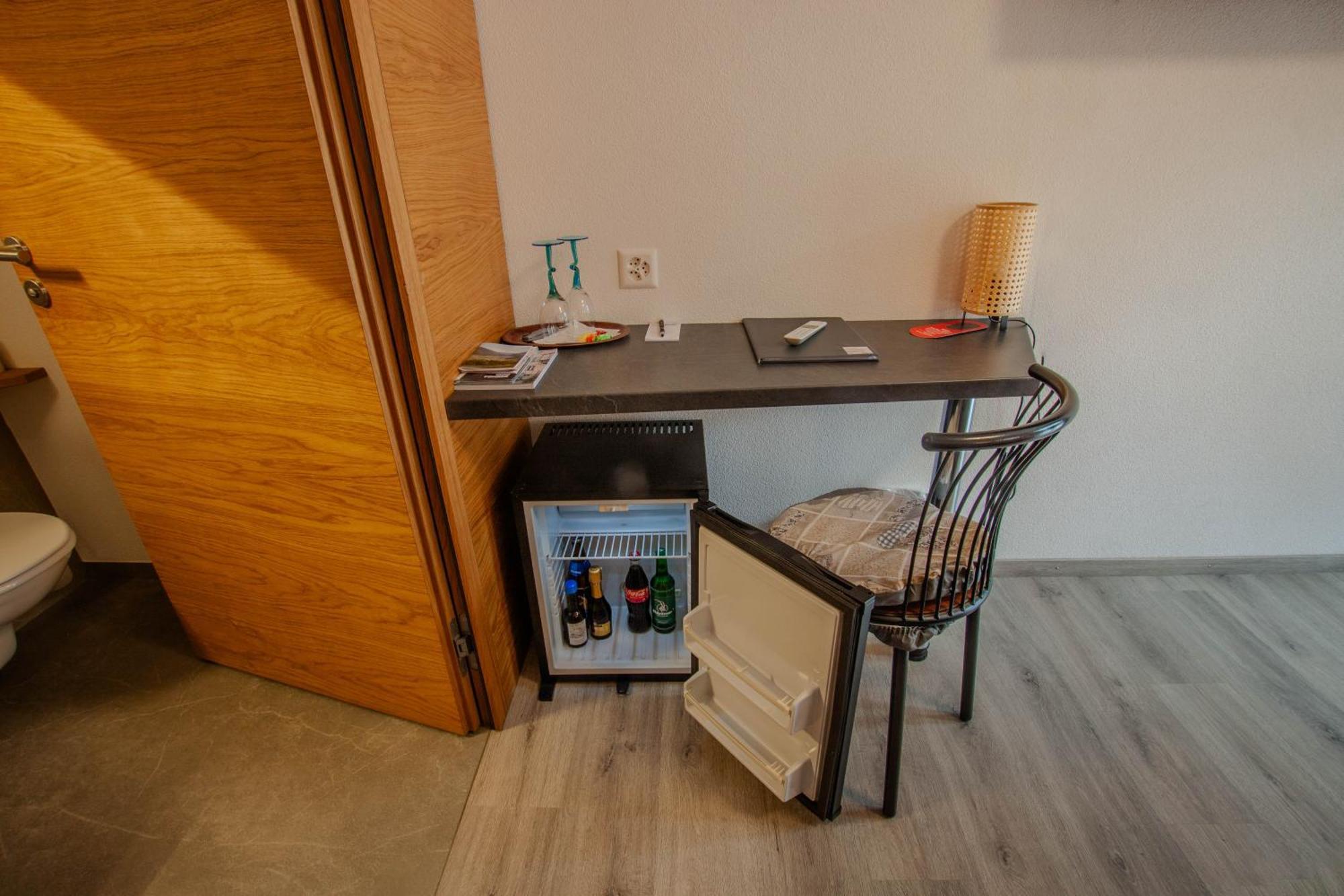 Ristorante Pensione Chalet Stazione Poschiavo Eksteriør billede