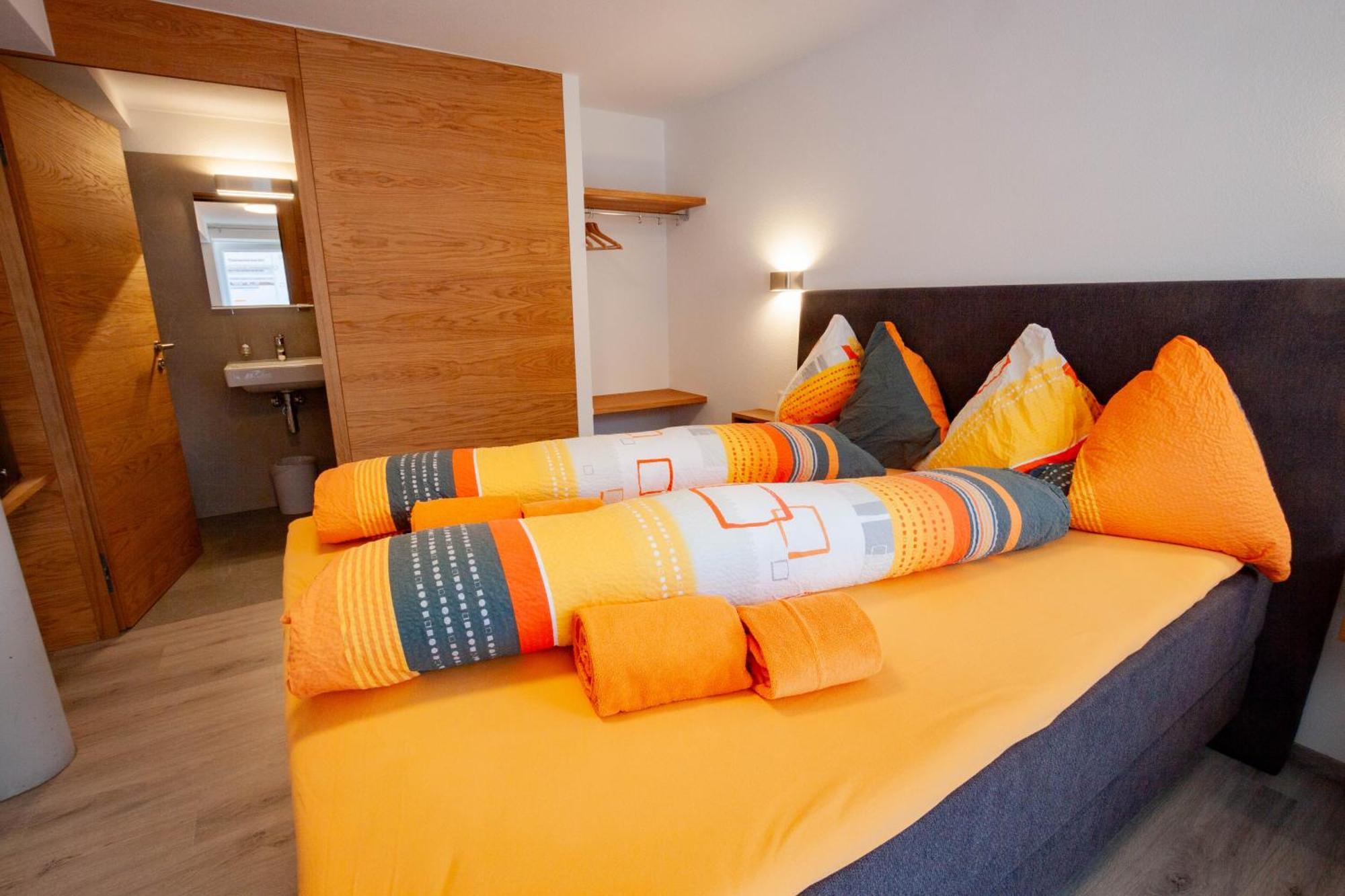 Ristorante Pensione Chalet Stazione Poschiavo Eksteriør billede