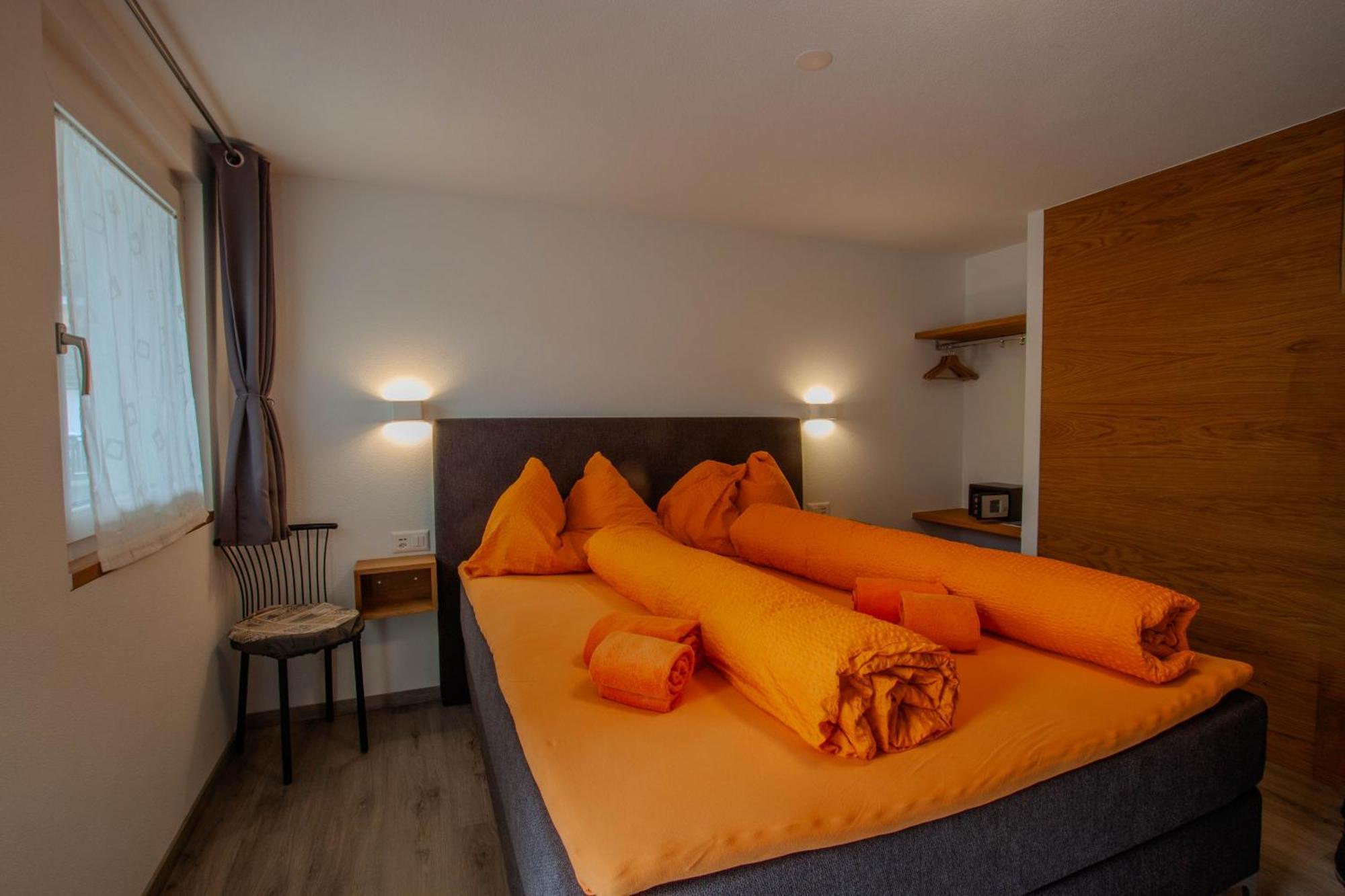 Ristorante Pensione Chalet Stazione Poschiavo Eksteriør billede