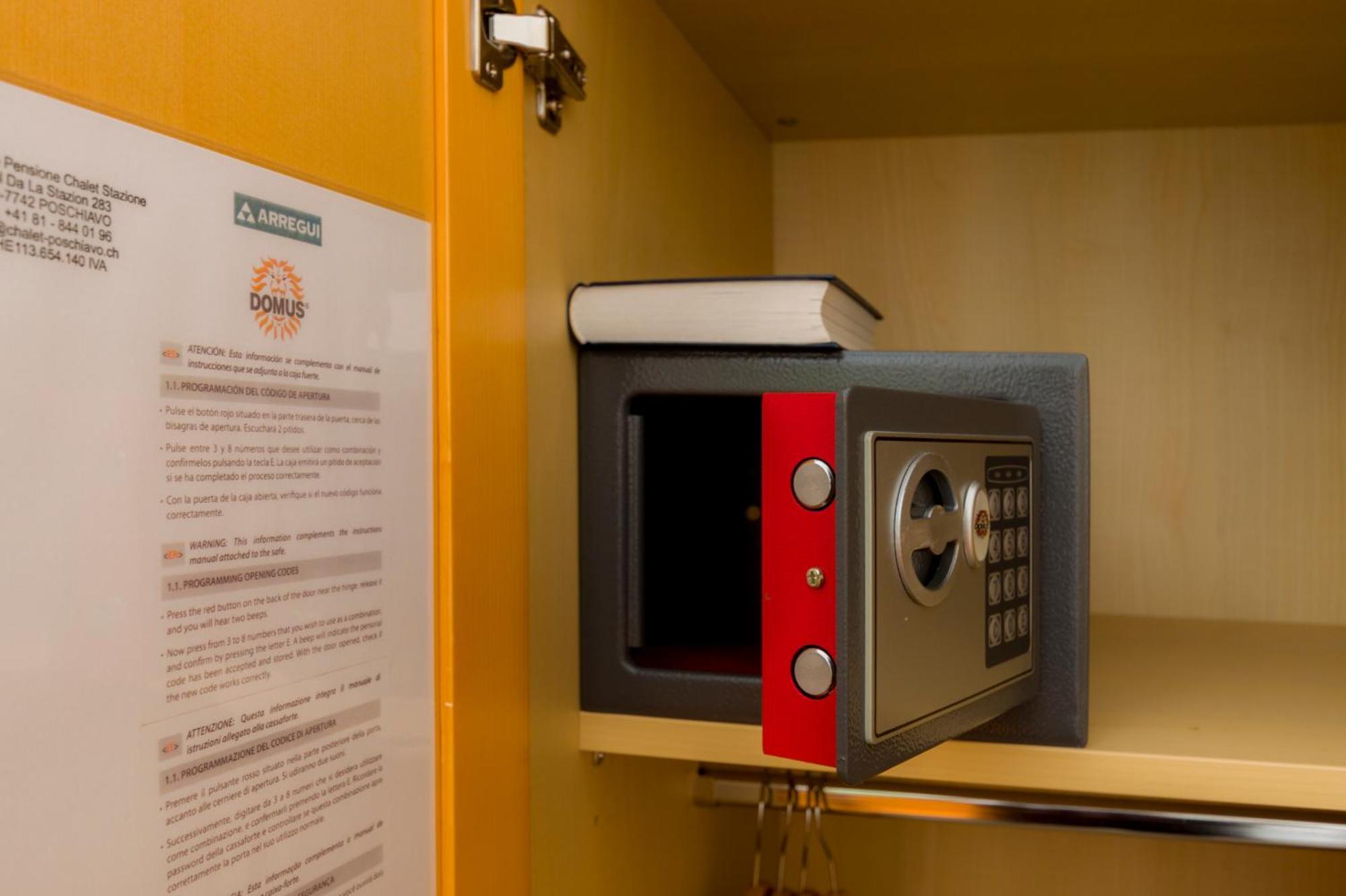 Ristorante Pensione Chalet Stazione Poschiavo Eksteriør billede