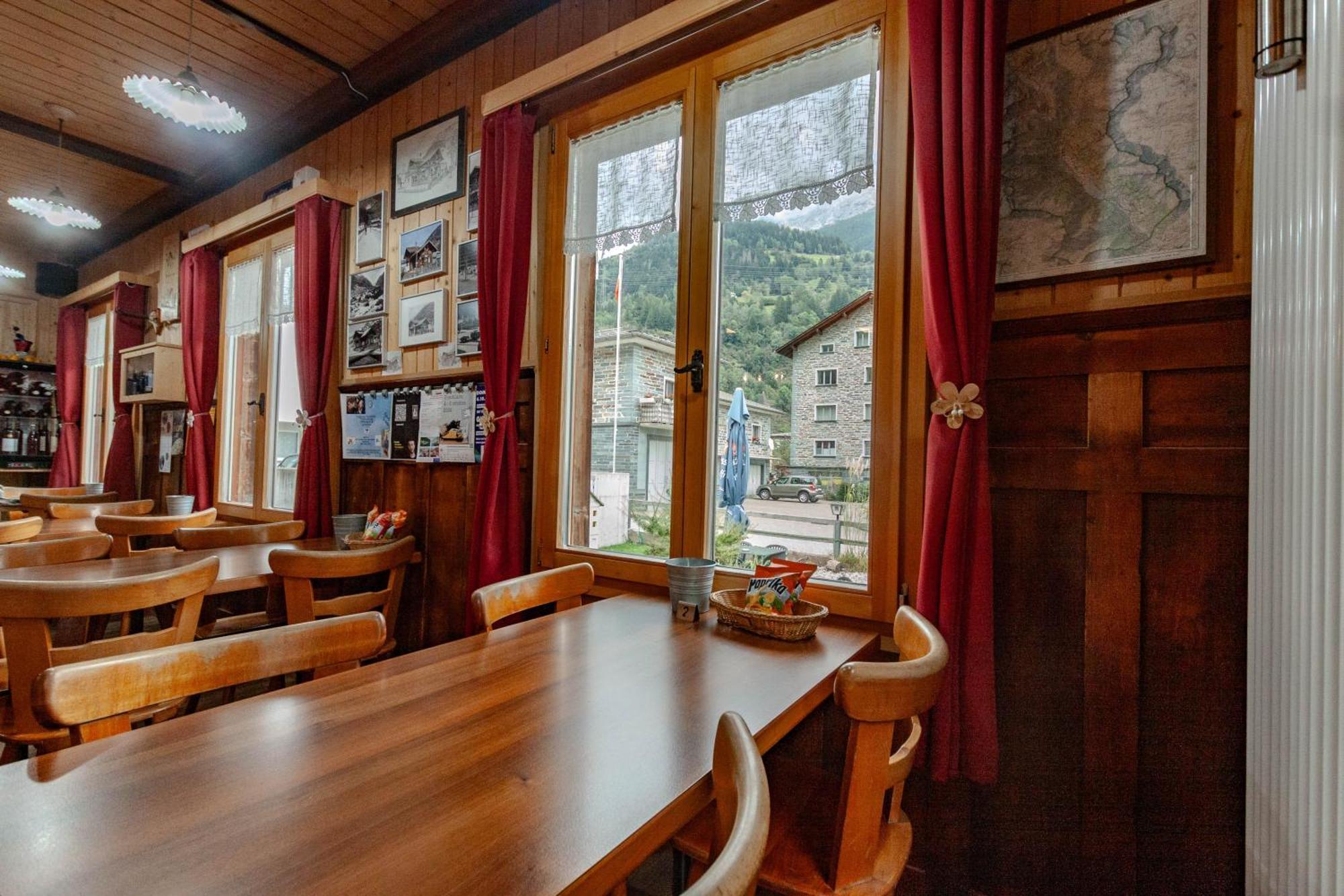 Ristorante Pensione Chalet Stazione Poschiavo Eksteriør billede