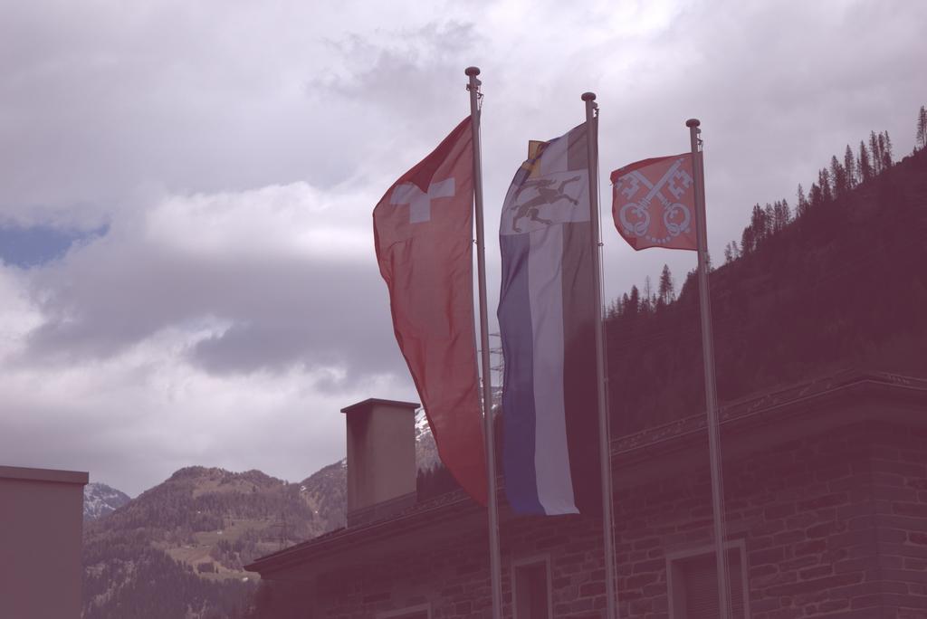Ristorante Pensione Chalet Stazione Poschiavo Eksteriør billede