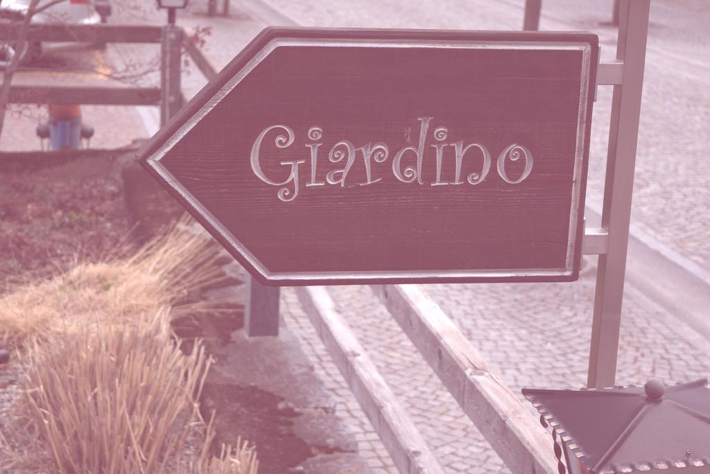 Ristorante Pensione Chalet Stazione Poschiavo Eksteriør billede